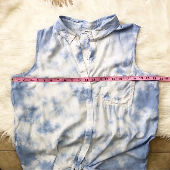 New Francesca’s Tie-dye button down tie front top - Picture 7 of 9